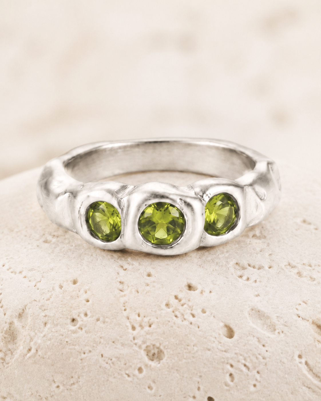 Verena Gem Trio Ring detail view
