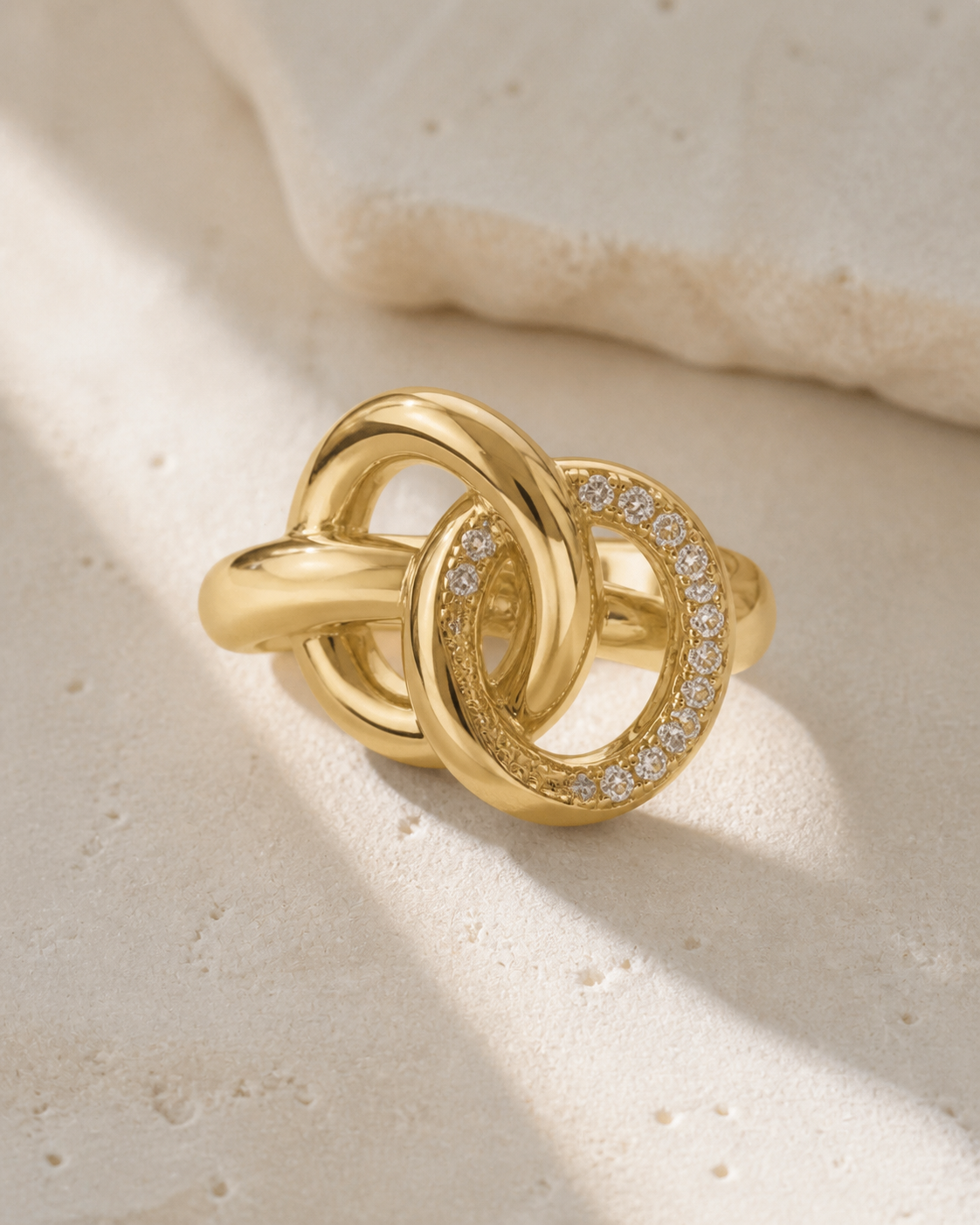 Lumiere Pavé Ring detail view