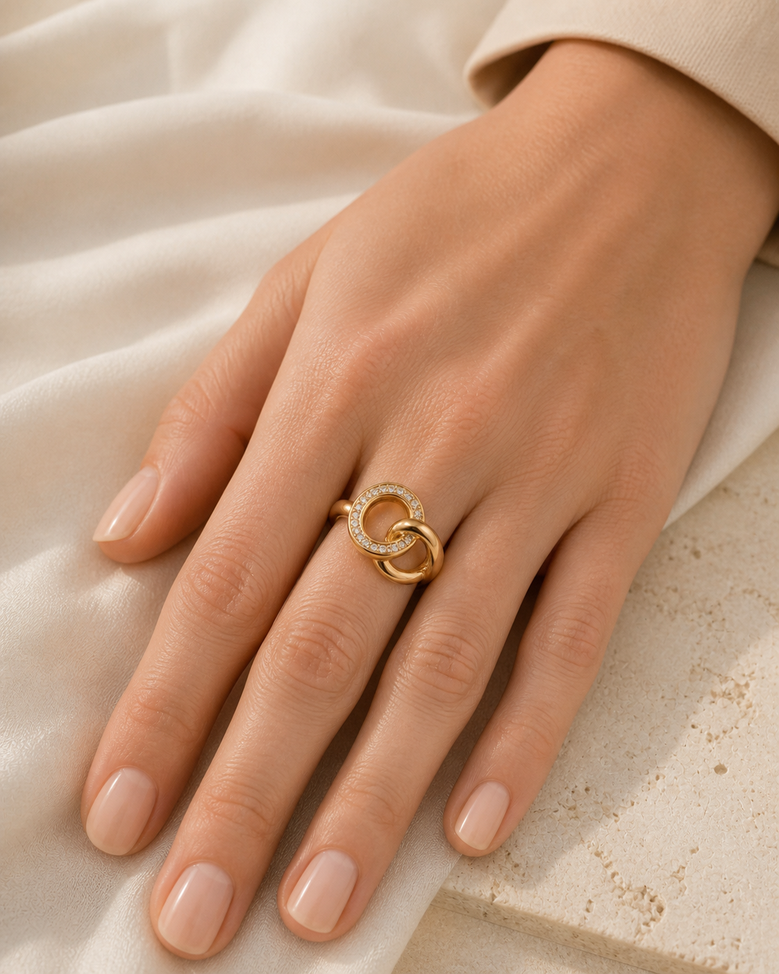 Lumiere Pavé Ring worn detail
