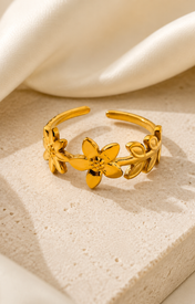 Elowen Gold-Plated Steel Ring close detail