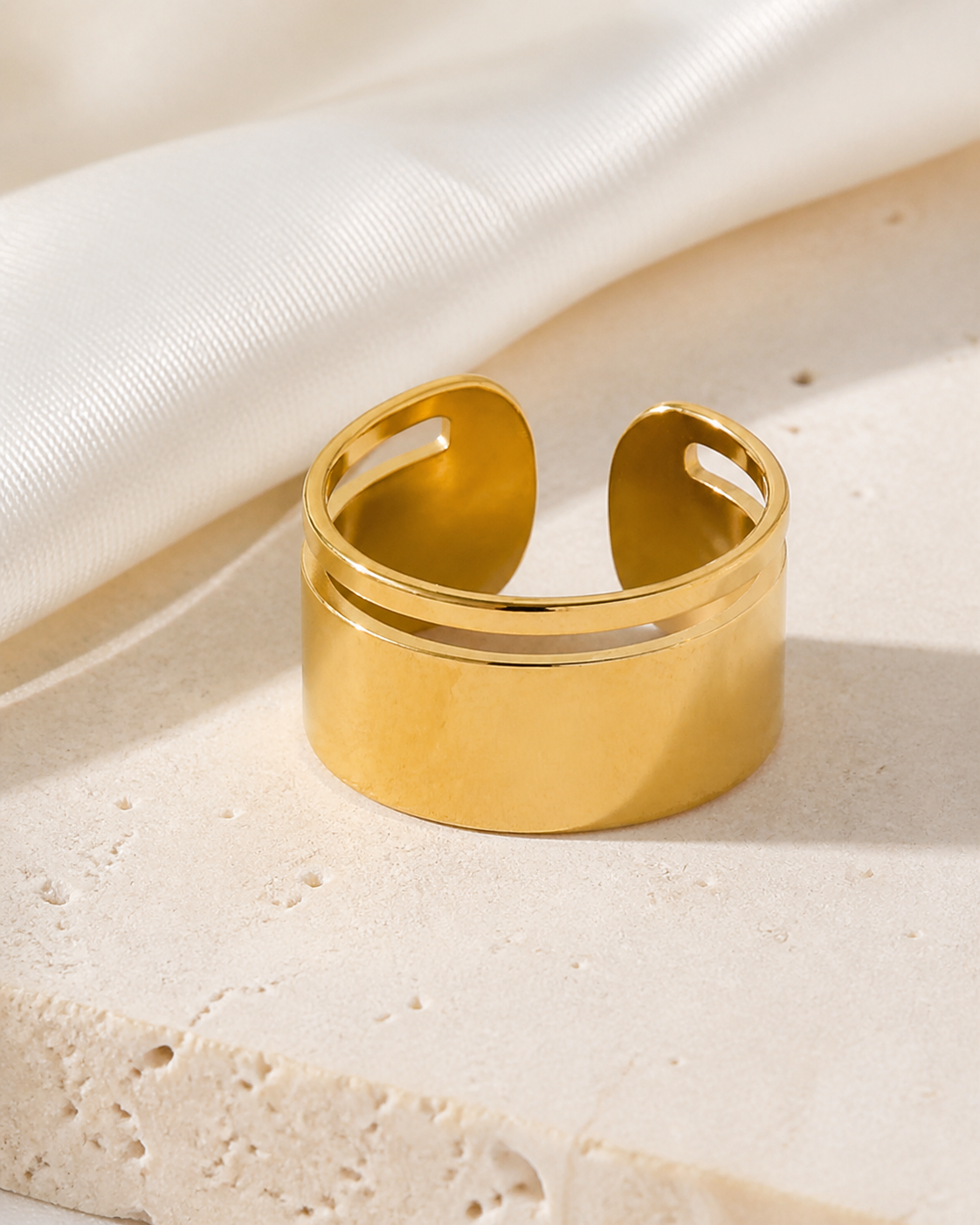 Giselle Gold-Plated Steel Ring close detail