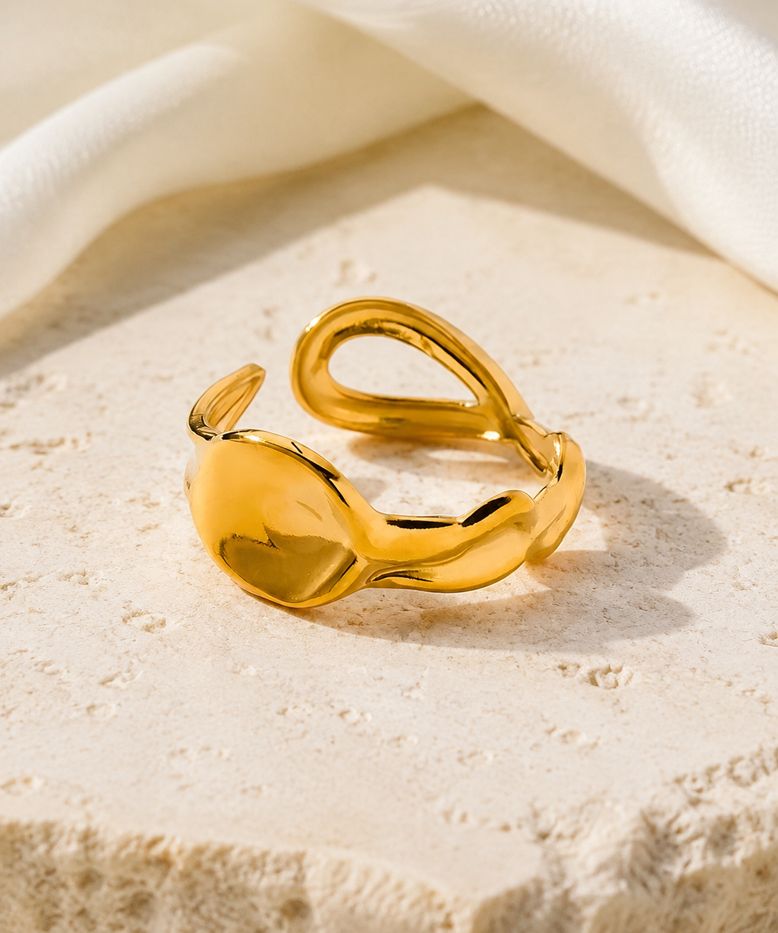 Ianthe Gold-Plated Steel Ring close detail
