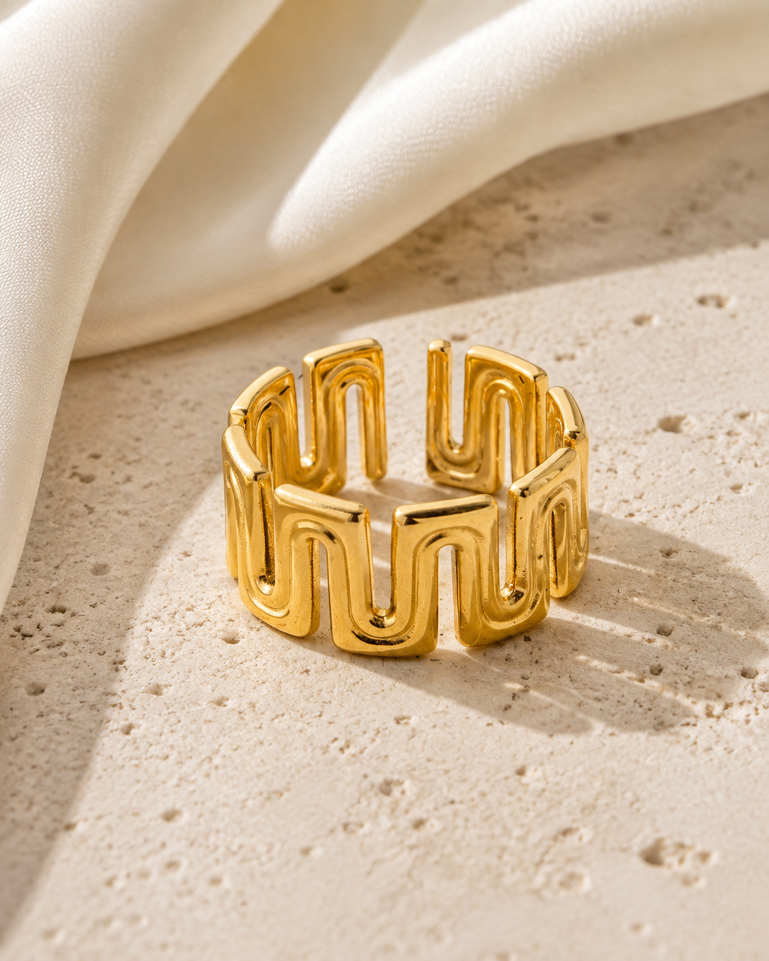 Rosetta Gold-Plated Steel Ring close detail