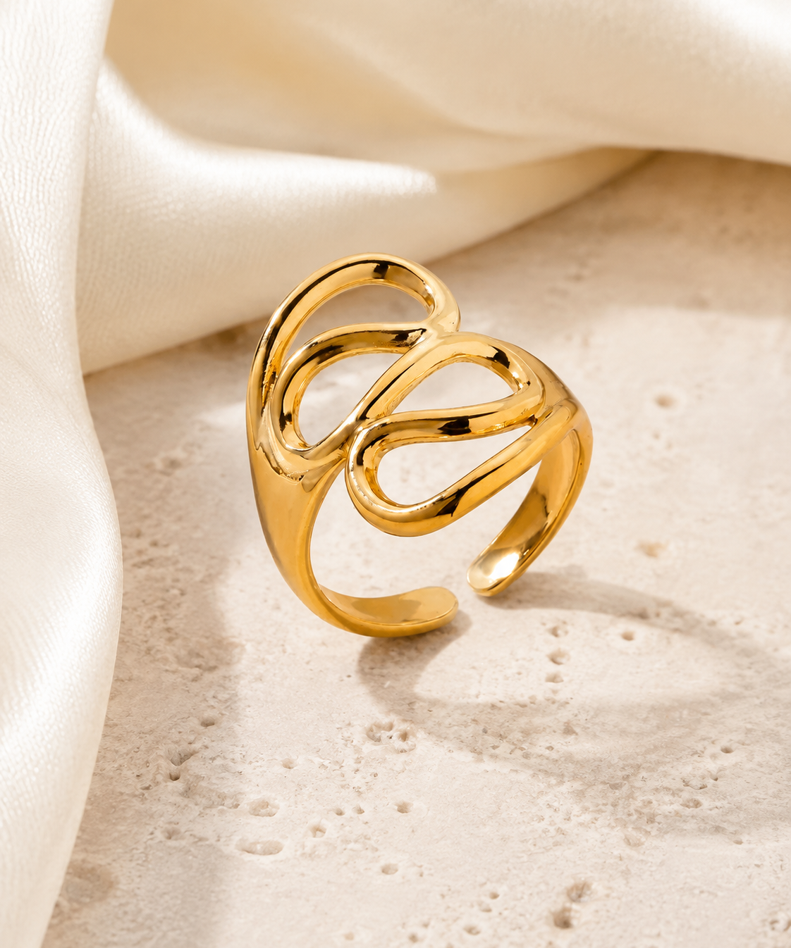 Vela Adjustable Gold Ring close detail