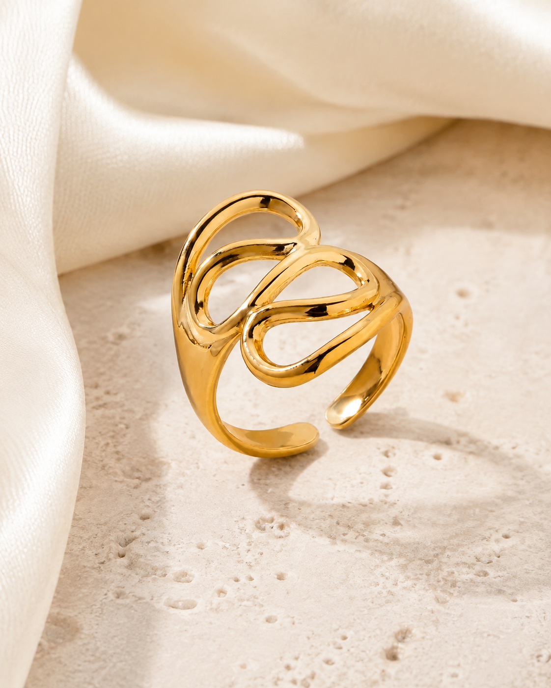 Vela Adjustable Gold Ring close detail