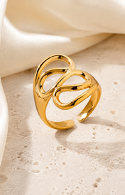 Vela Adjustable Gold Ring close detail