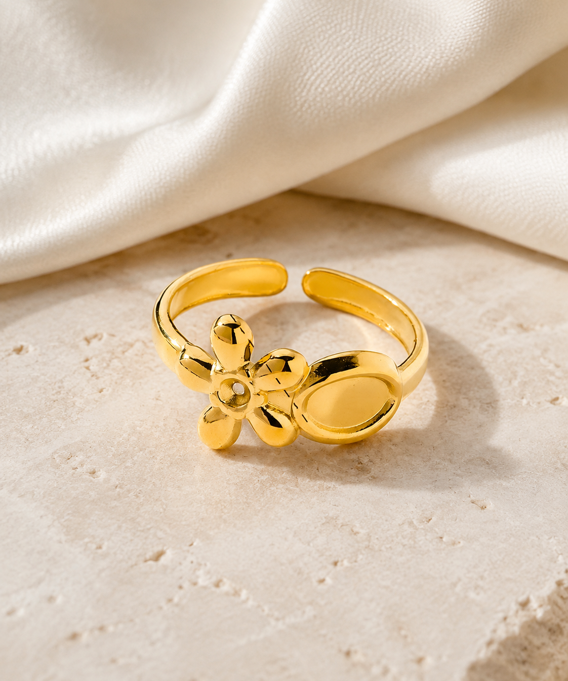 Liora Adjustable Gold Ring close detail
