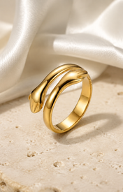 Ilona Adjustable Gold Ring close detail