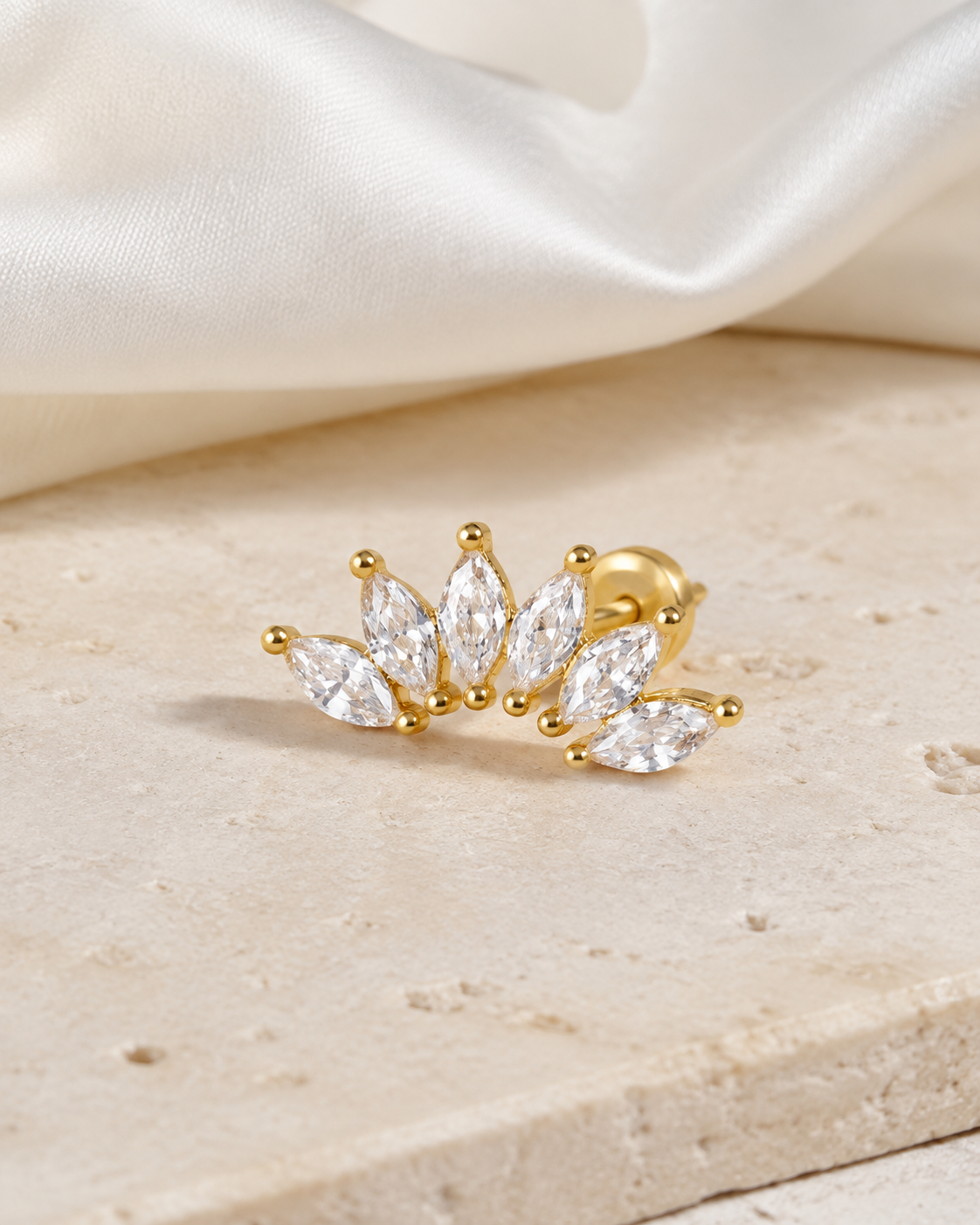 Heart & Crown Zircon Stud Earrings II close detail