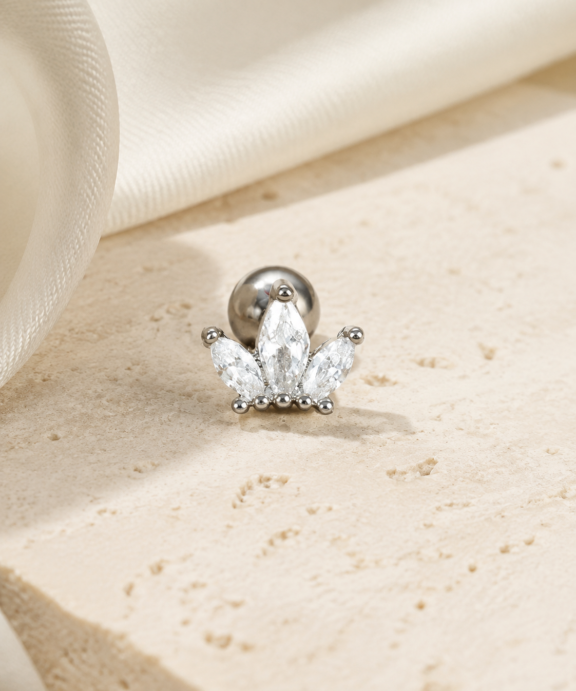 Heart & Crown Zircon Stud Earrings IV close detail