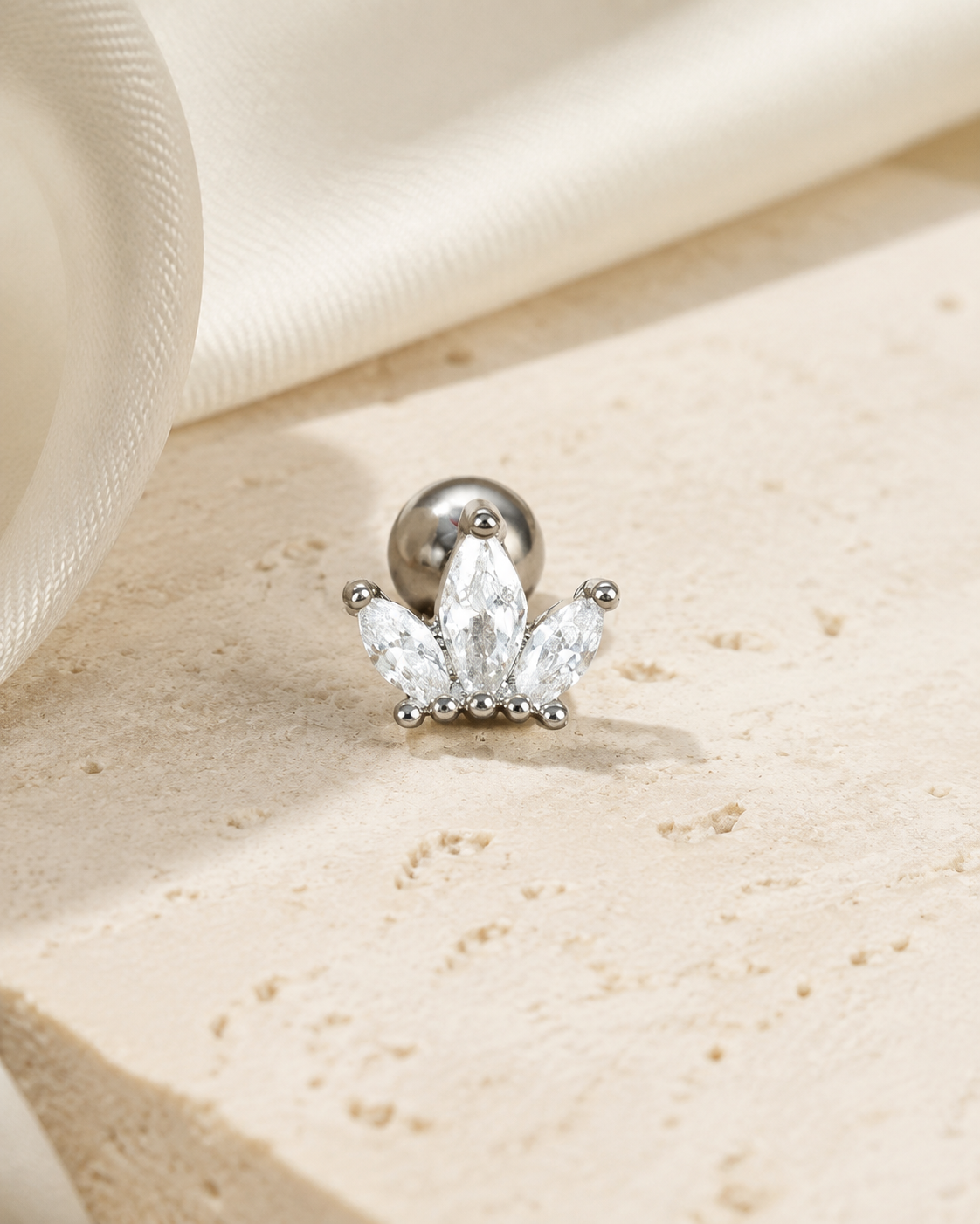 Heart & Crown Zircon Stud Earrings IV close detail