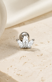 Heart & Crown Zircon Stud Earrings IV close detail