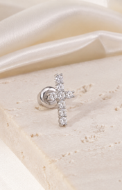 Heart & Crown Zircon Stud Earrings V close detail