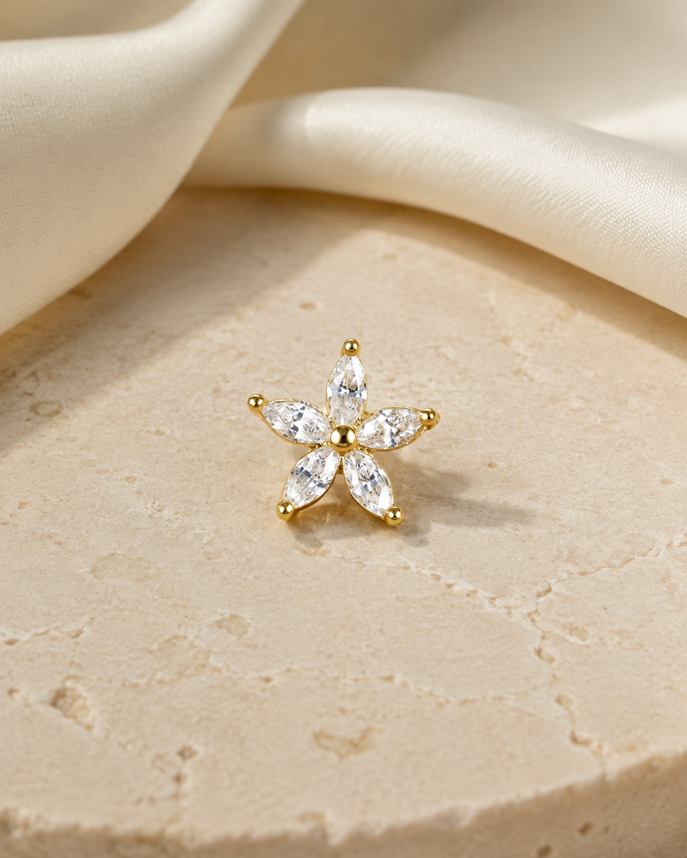 Heart & Crown Zircon Stud Earrings VII jewelry product view