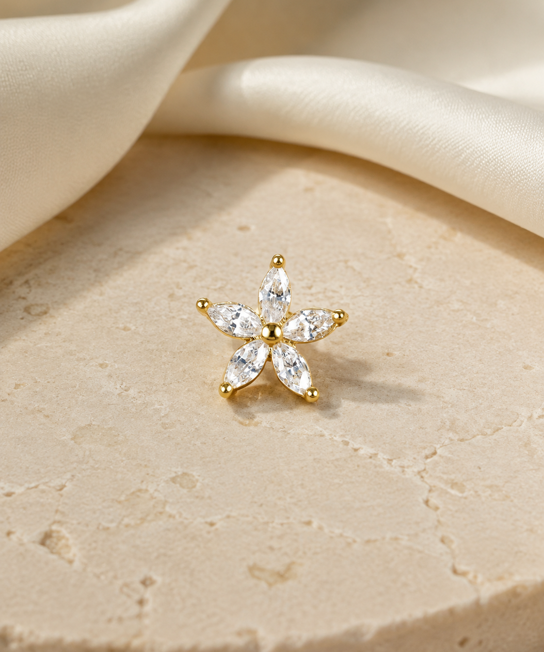 Heart & Crown Zircon Stud Earrings VII jewelry product view