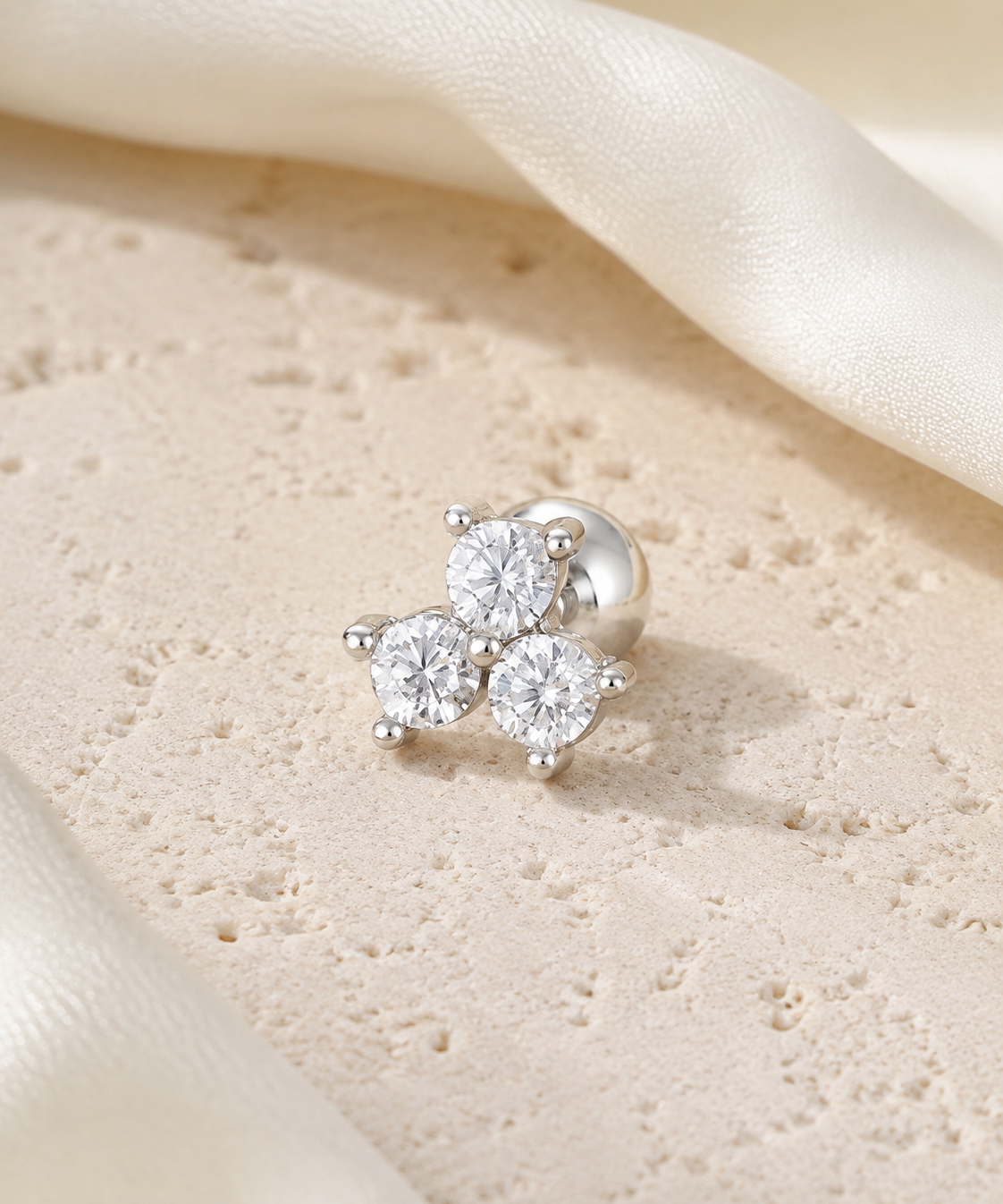 Heart & Crown Zircon Stud Earrings VIII close detail