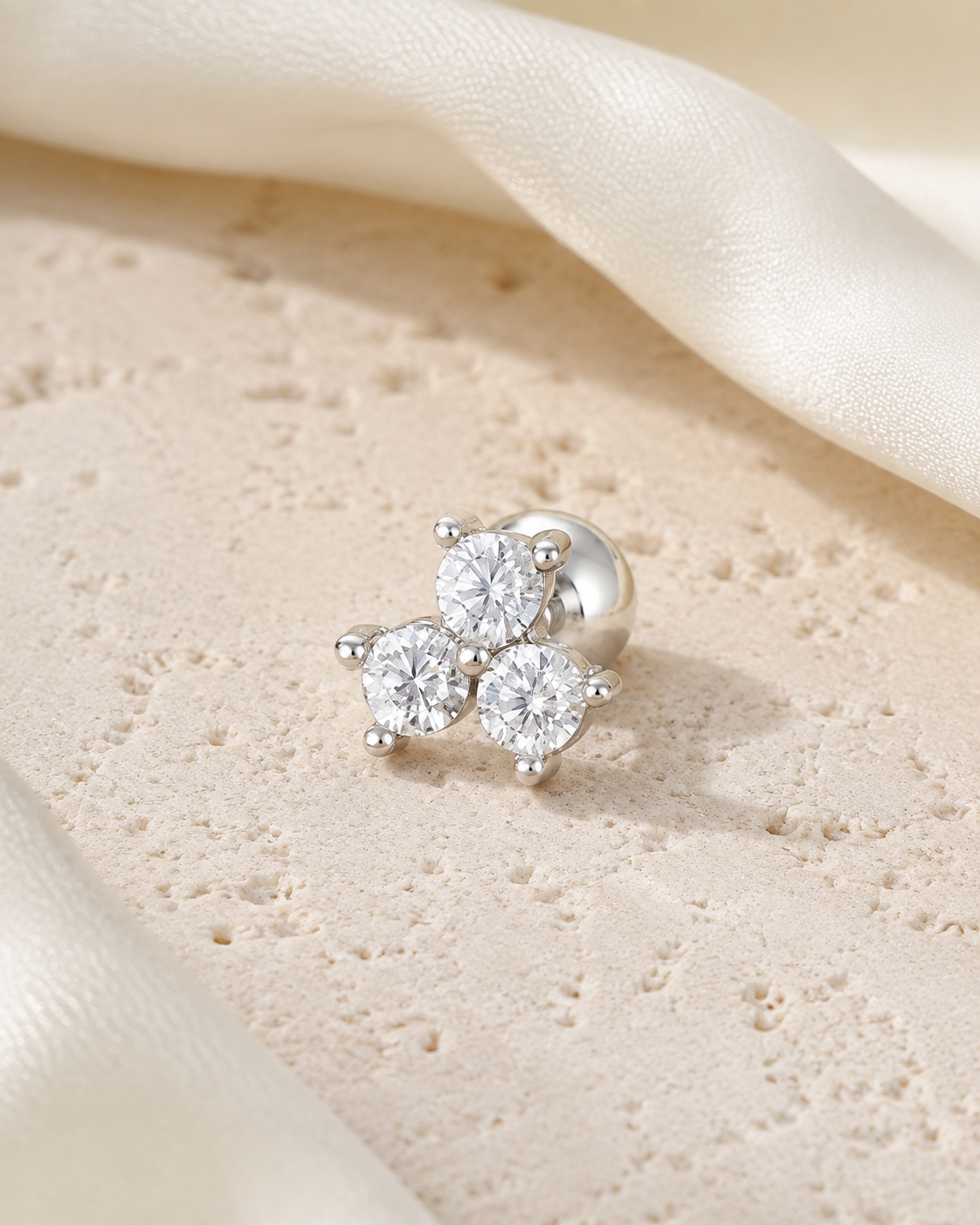 Heart & Crown Zircon Stud Earrings VIII close detail