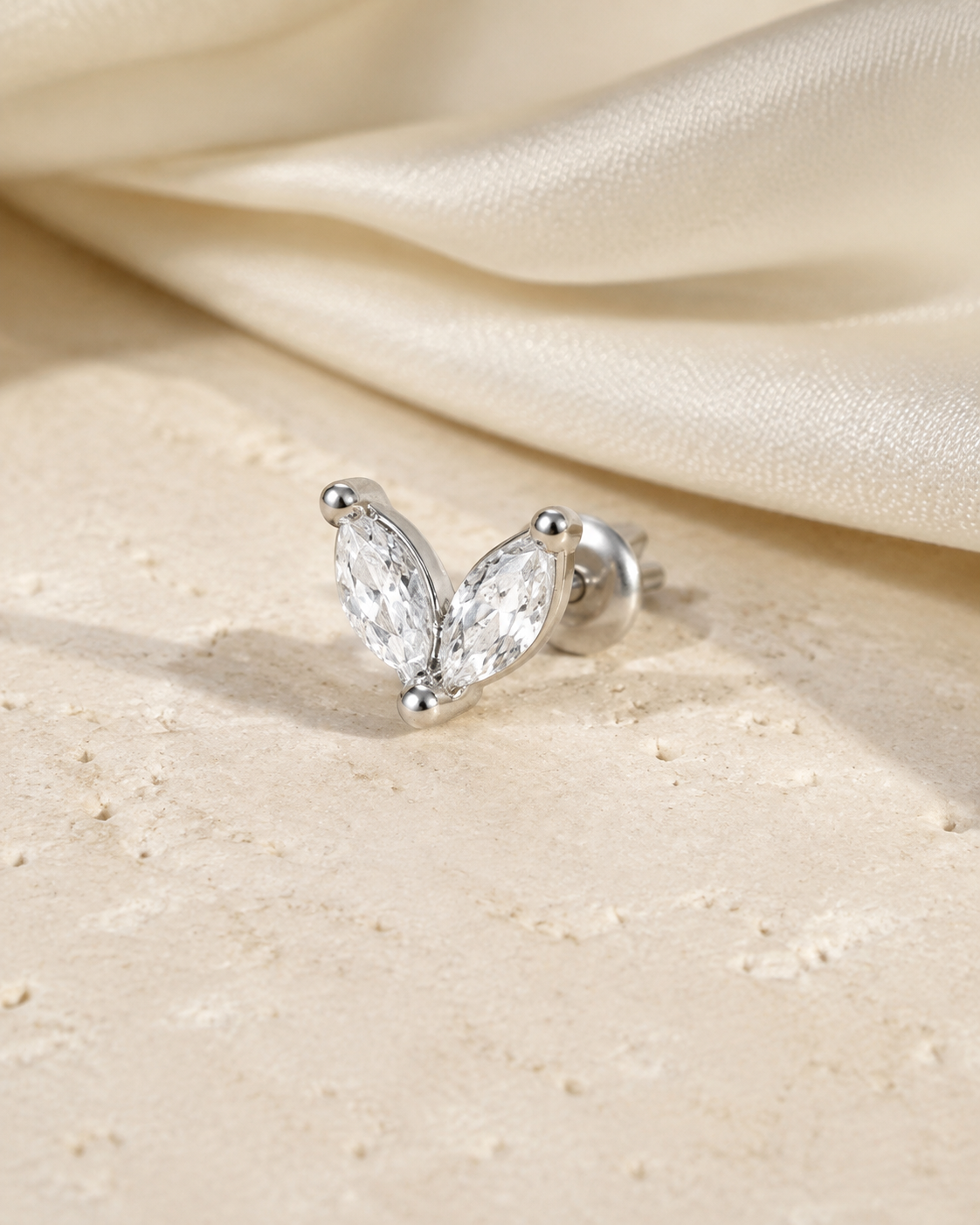 Heart & Crown Zircon Stud Earrings XI close detail
