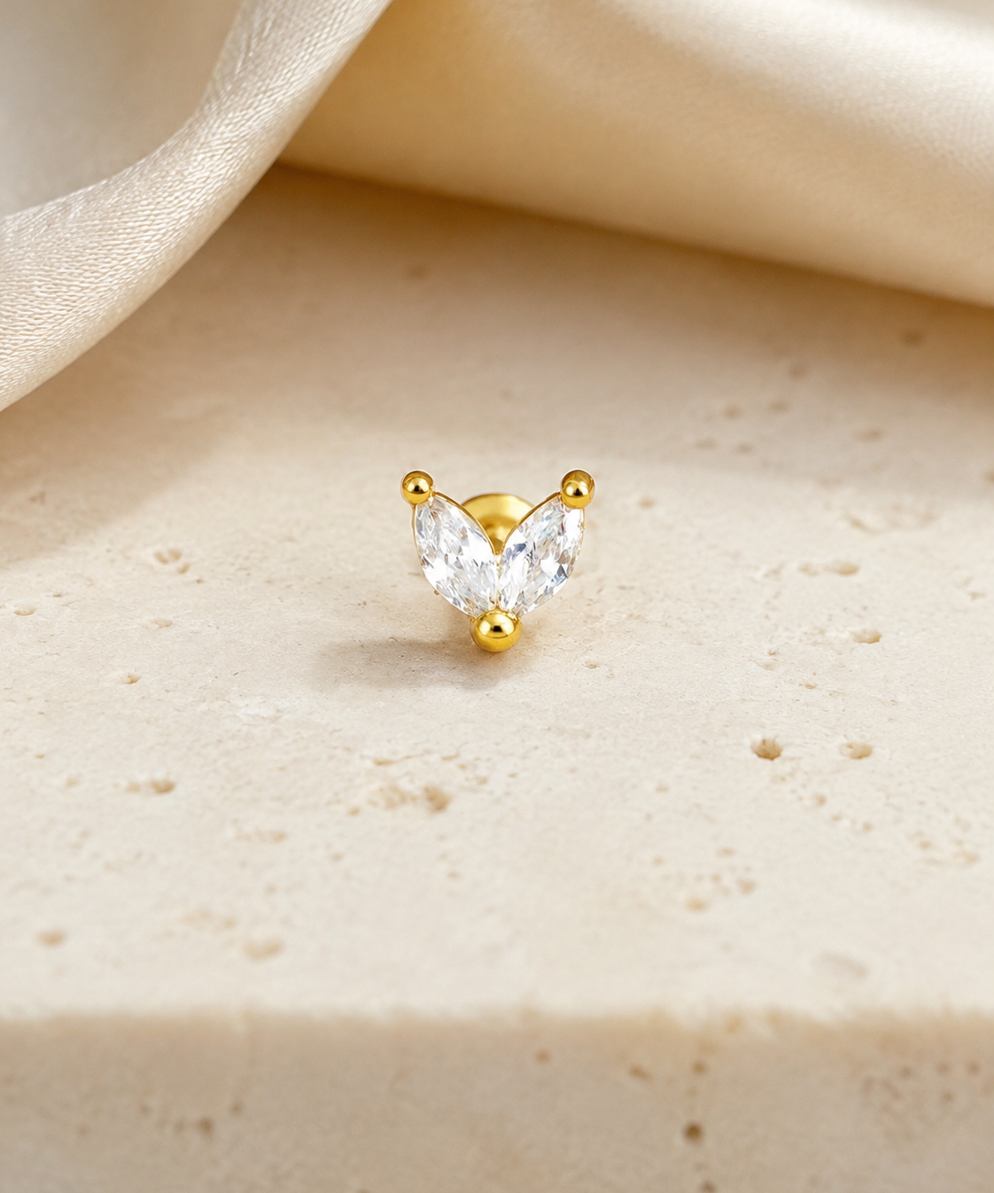 Heart & Crown Zircon Stud Earrings XI jewelry product view