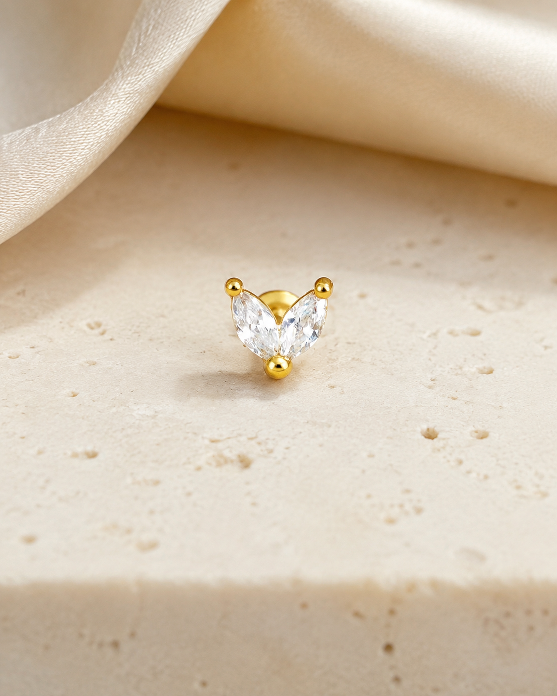 Heart & Crown Zircon Stud Earrings XI jewelry product view