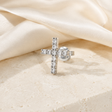 Heart & Crown Zircon Stud Earrings XII close detail