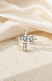 Heart & Crown Zircon Stud Earrings XII close detail