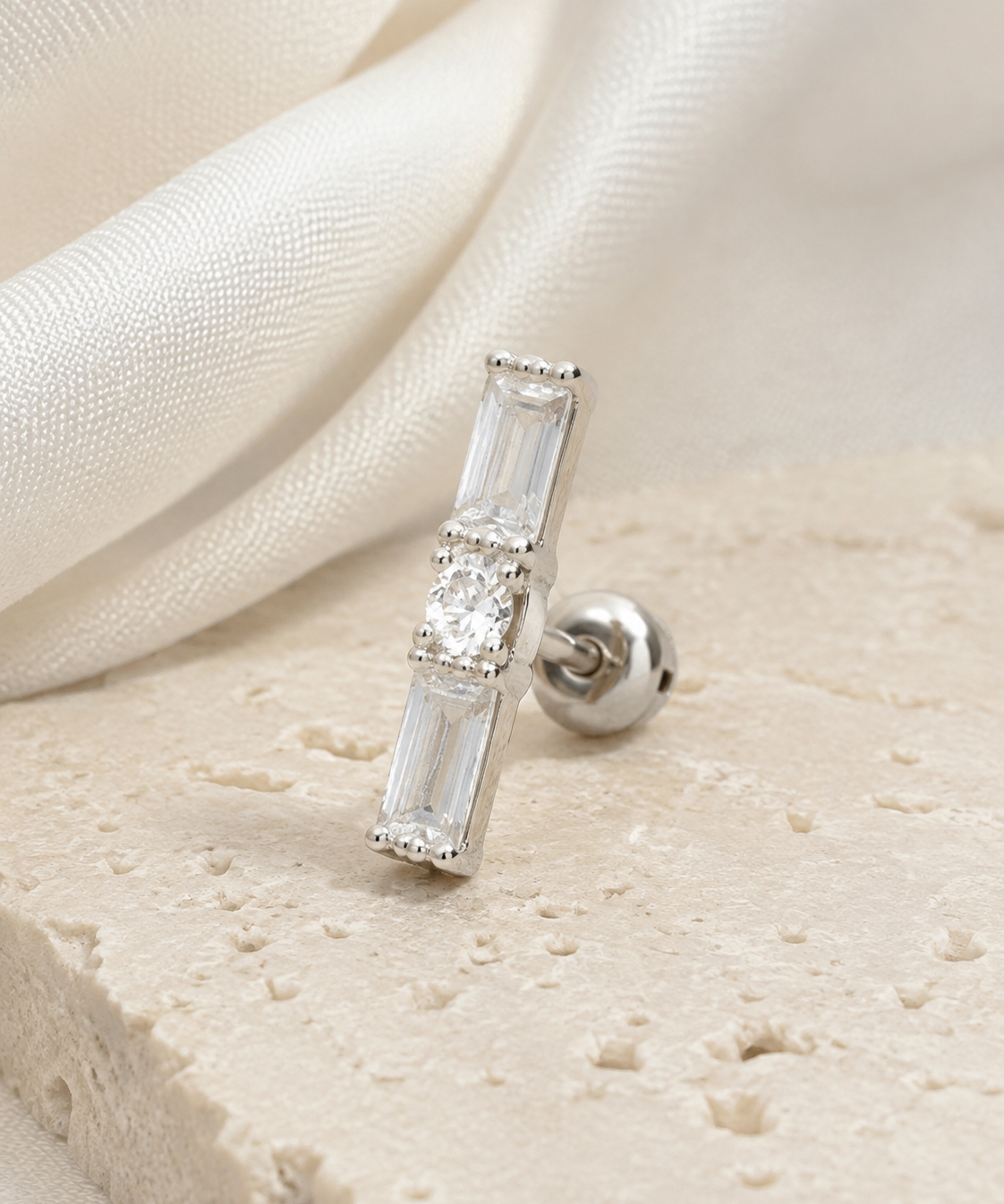 Heart & Crown Zircon Stud Earrings XIII close detail