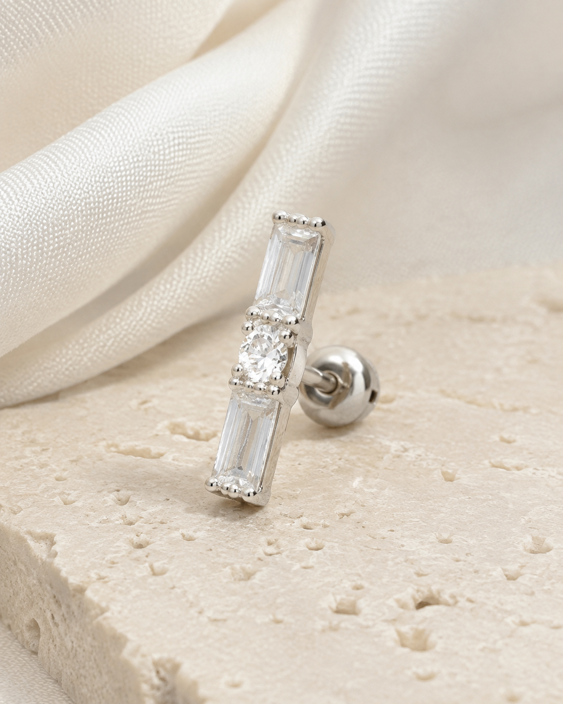 Heart & Crown Zircon Stud Earrings XIII close detail