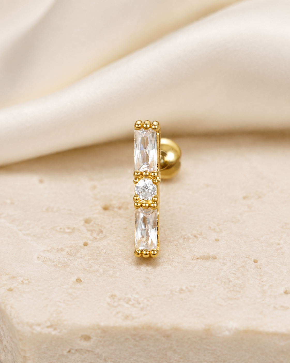 Heart & Crown Zircon Stud Earrings XIII jewelry product view