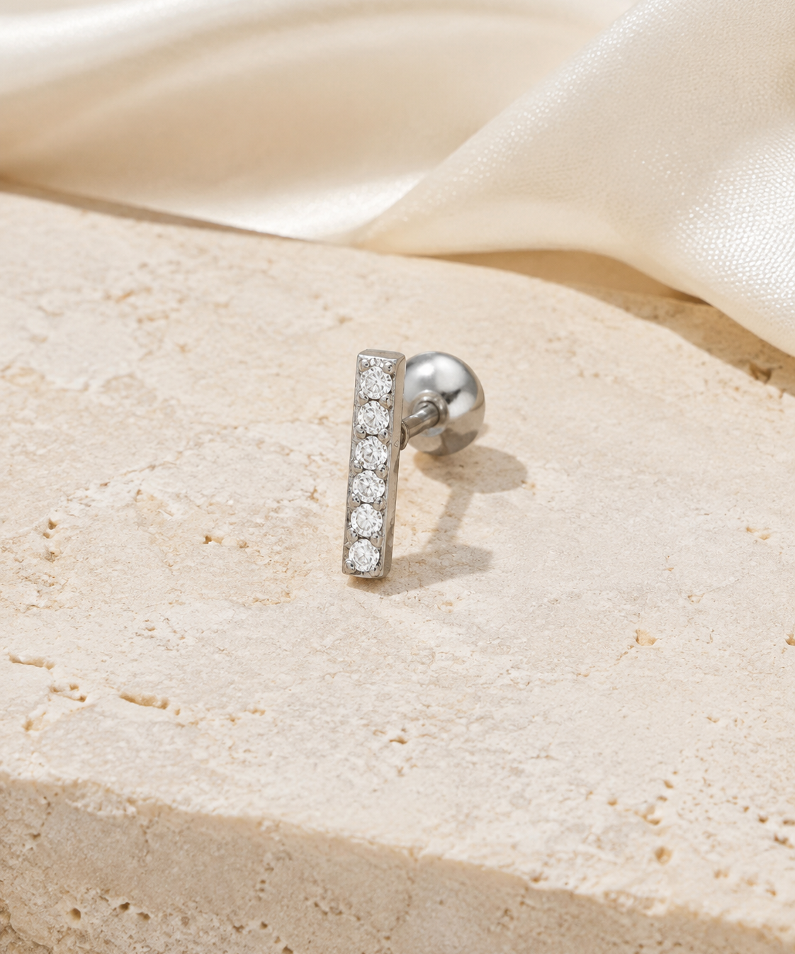 Heart & Crown Zircon Stud Earrings XIV close detail