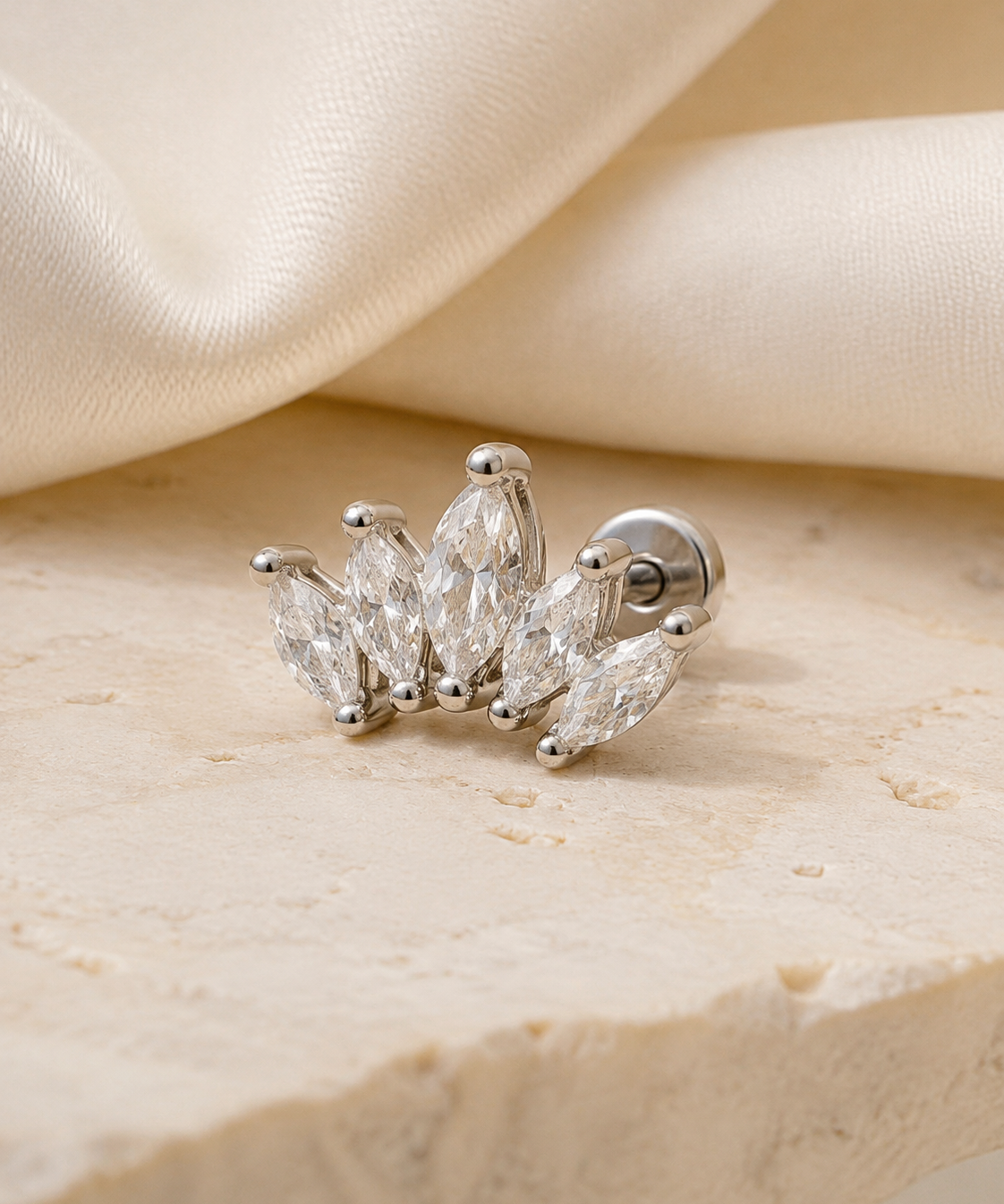 Heart & Crown Zircon Stud Earrings XV close detail