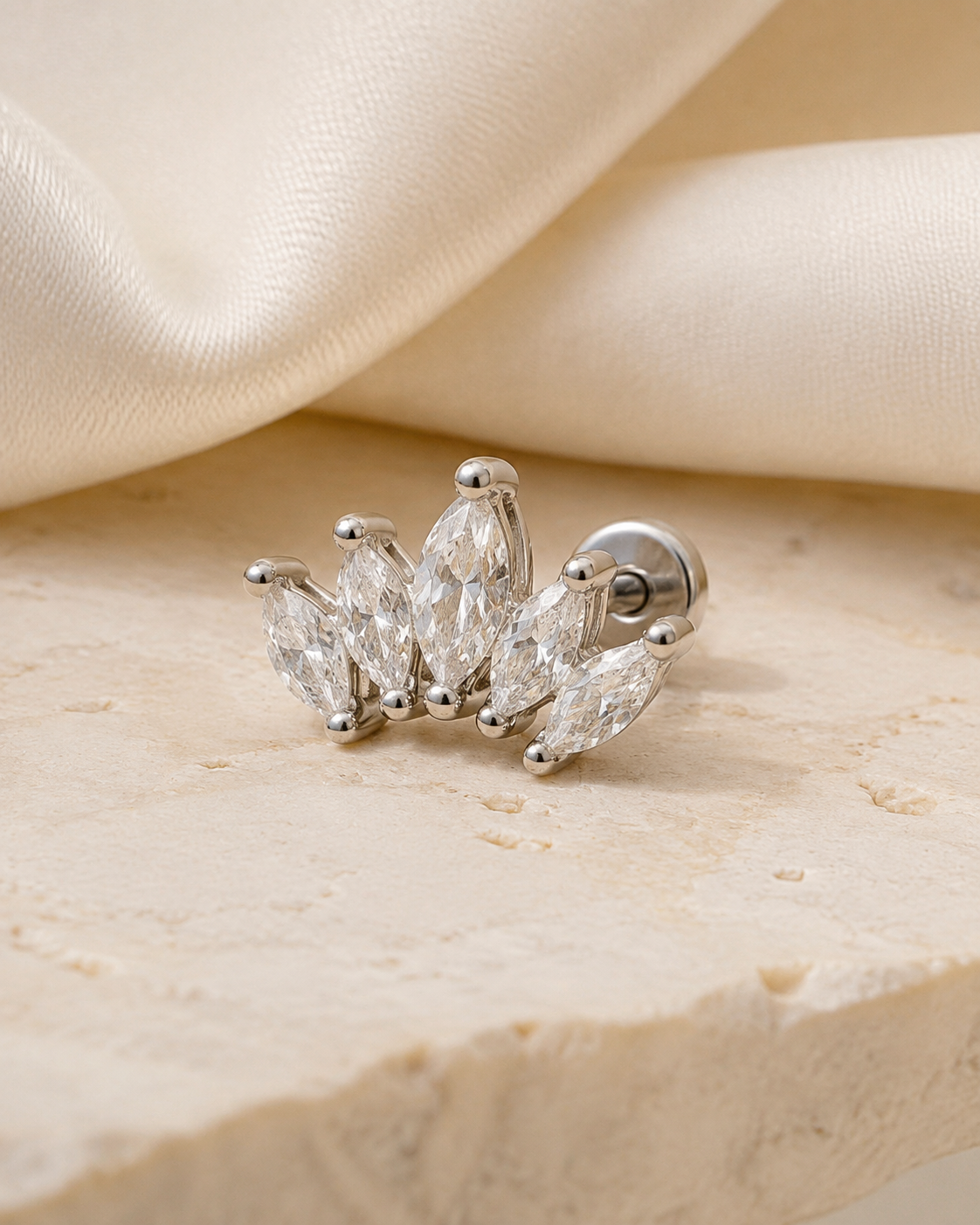Heart & Crown Zircon Stud Earrings XV close detail