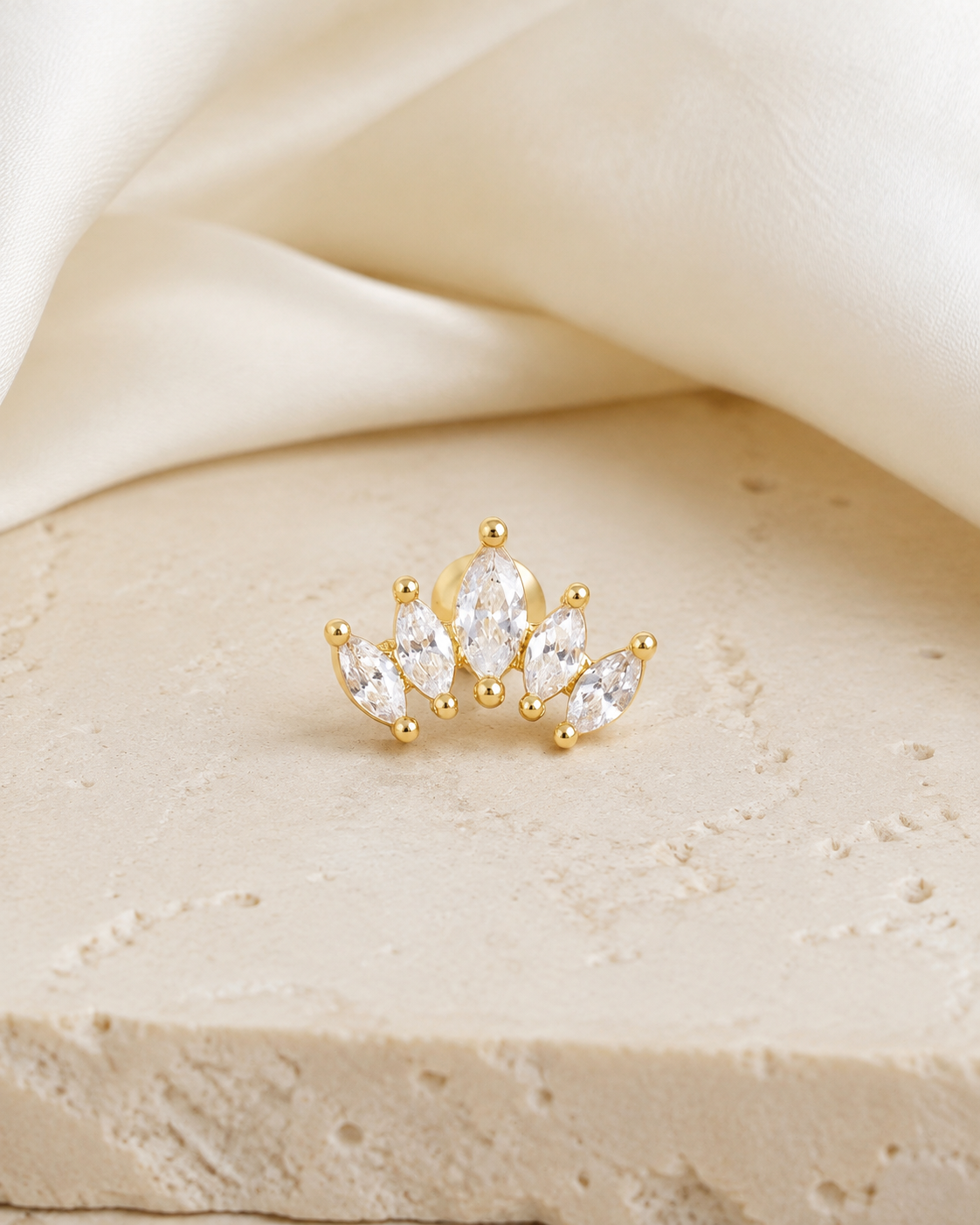 Heart & Crown Zircon Stud Earrings XV jewelry product view
