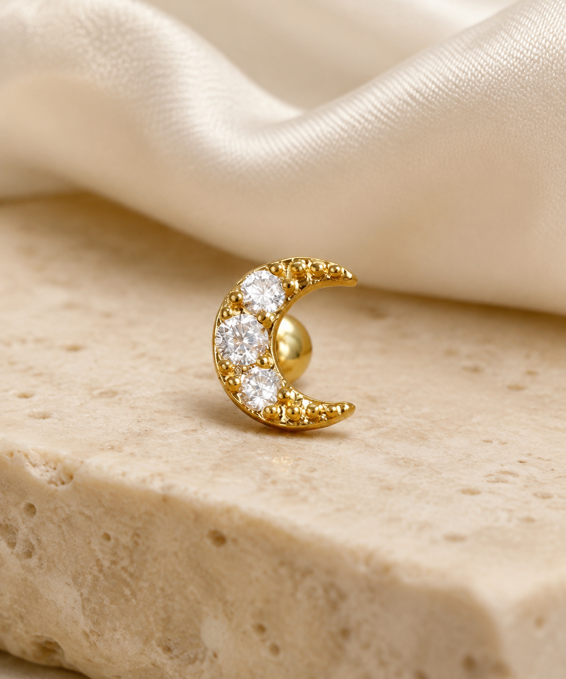 Heart & Crown Zircon Stud Earrings XVII close detail