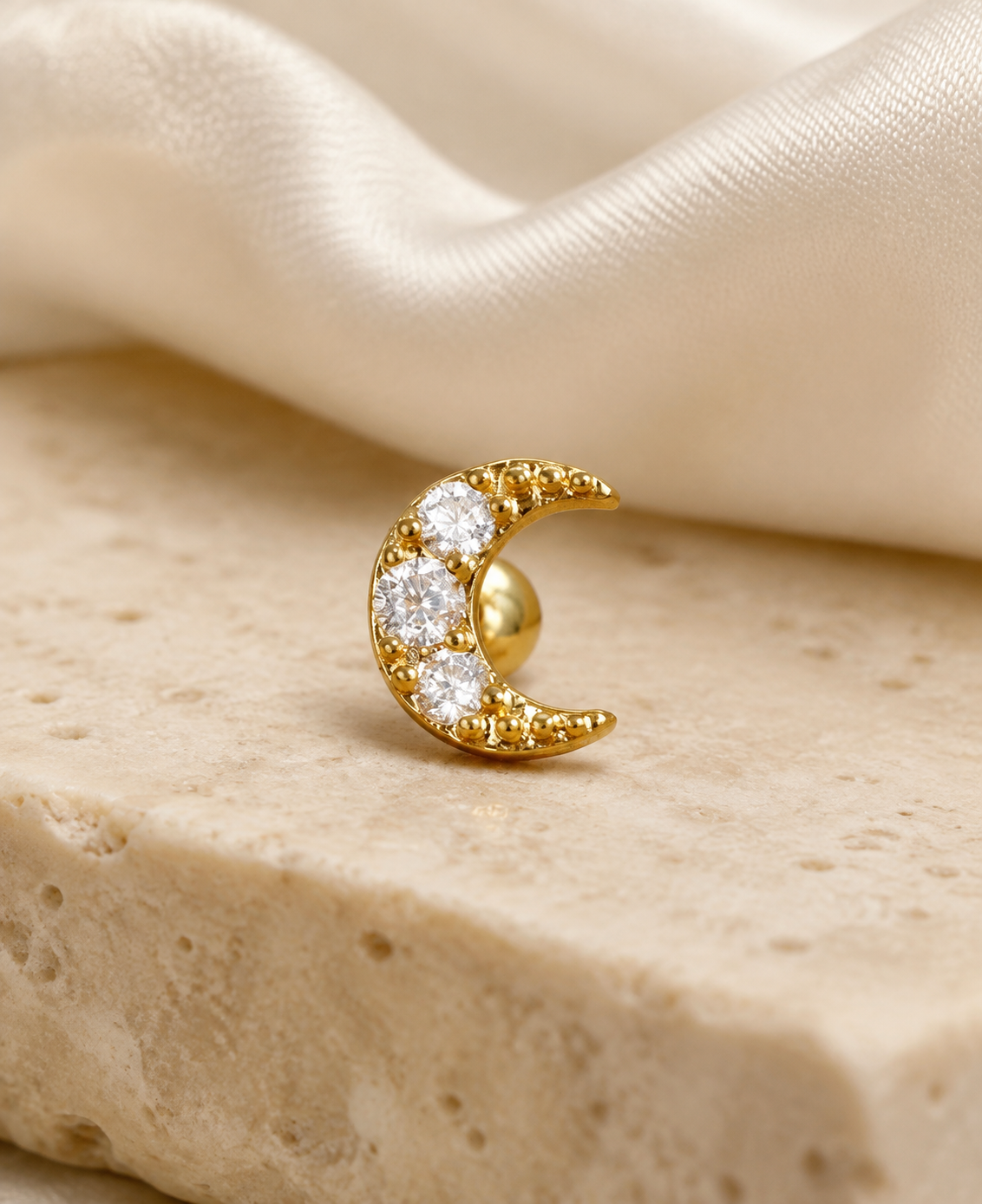 Heart & Crown Zircon Stud Earrings XVII close detail