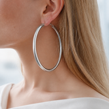 Model wearing Evara XL Hoops in silver [finish:silver]
